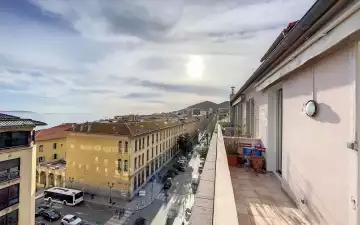 F3 à louer Cours Grandval terrasse