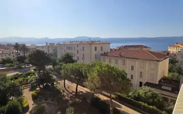 A VENDRE F3 LUMINEUX VUE MER PALAIS GRANDVAL