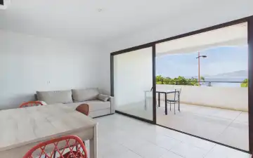 Vente F2 récent en bord de plage et Vue Mer