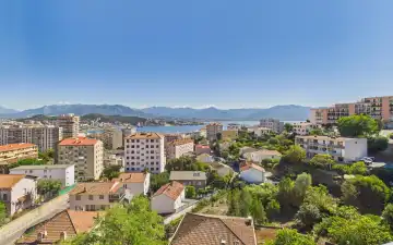 F2 A VENDRE LES GLYCINES