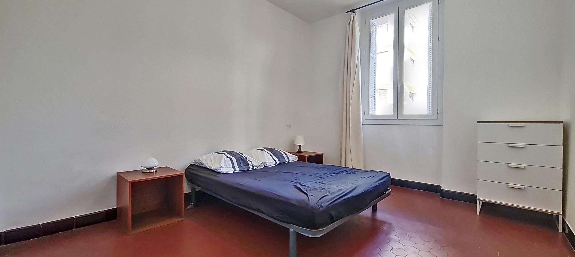 F3/4 meublé à la location centre ville chambre 1