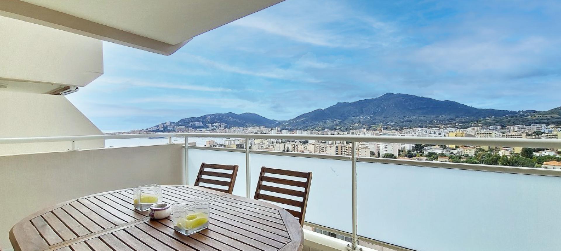 F2 meublé à louer Les arbousiers  terrasse