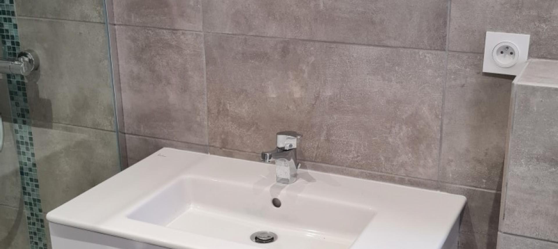 F2 à louer Vitullo salle de bains