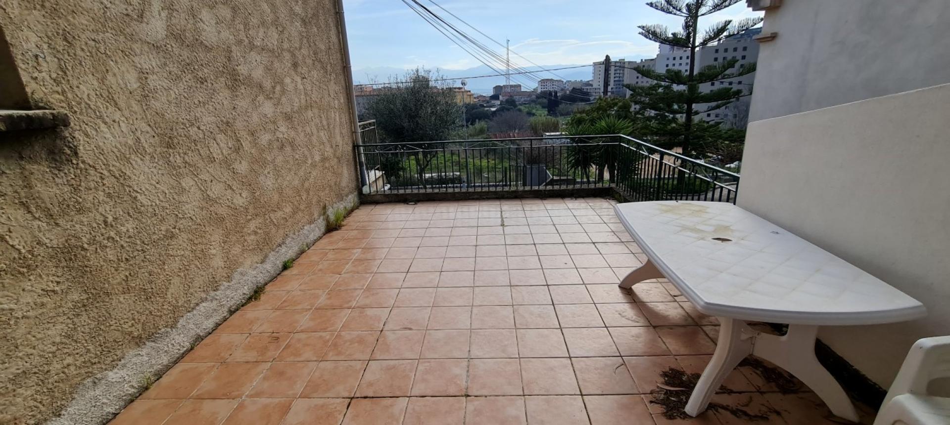 F2 à louer Vitullo terrasse 