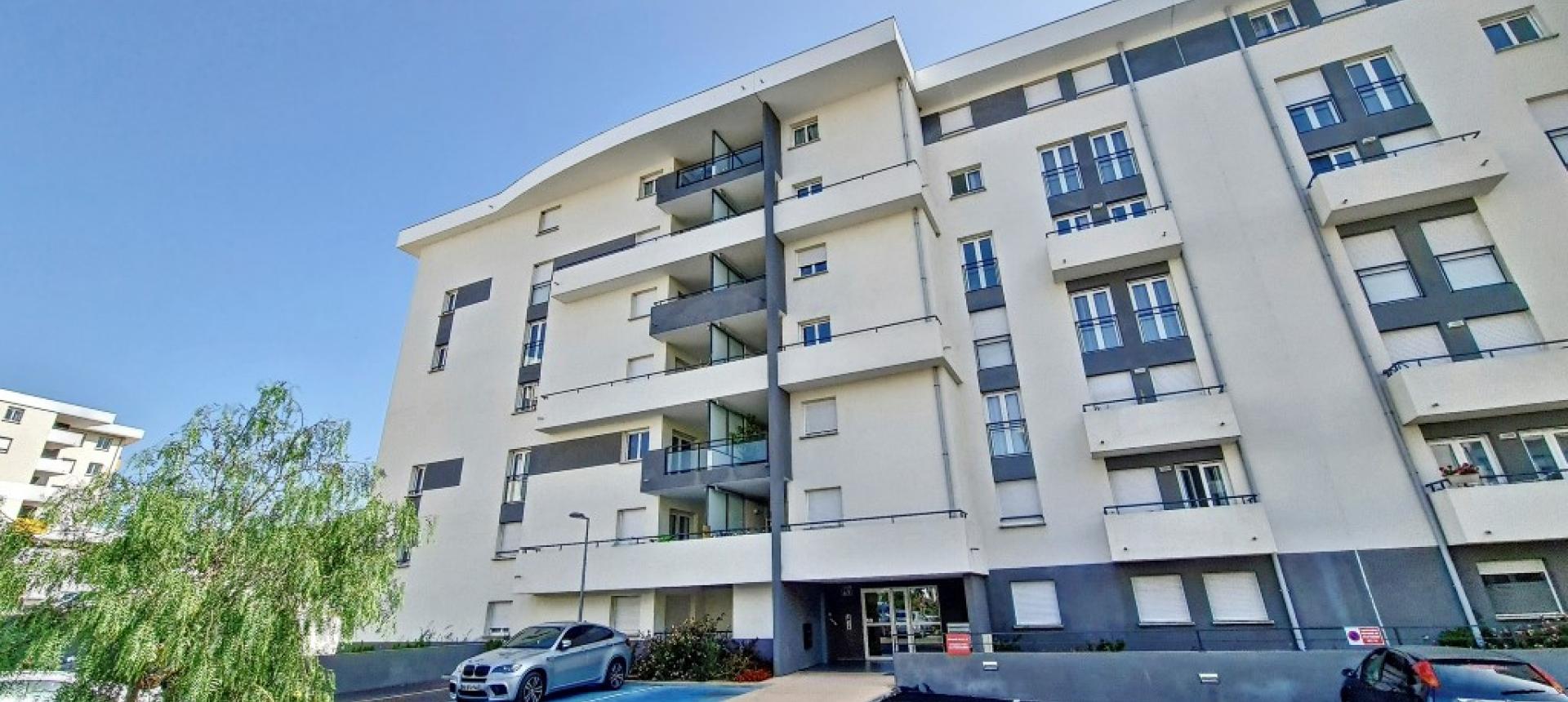 F3 à louer Carré Bodiccione  immeuble 