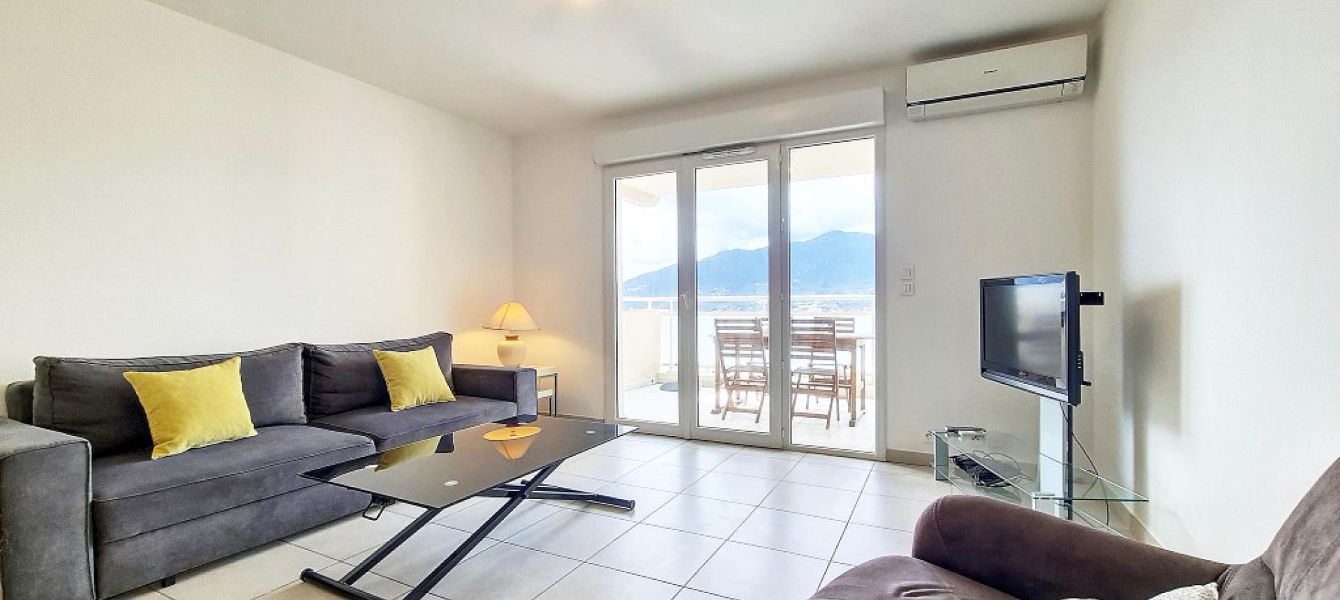 F2 meublé à louer Les arbousiers séjour