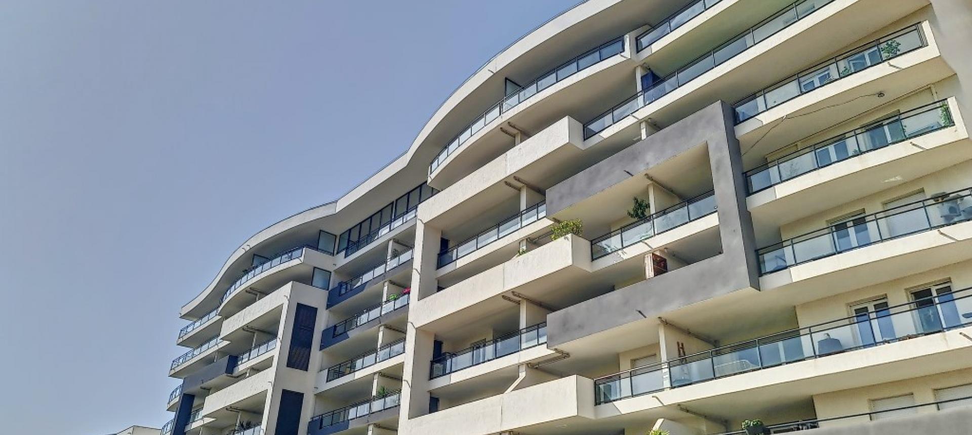F3 à louer Carré Bodiccione  immeuble 
