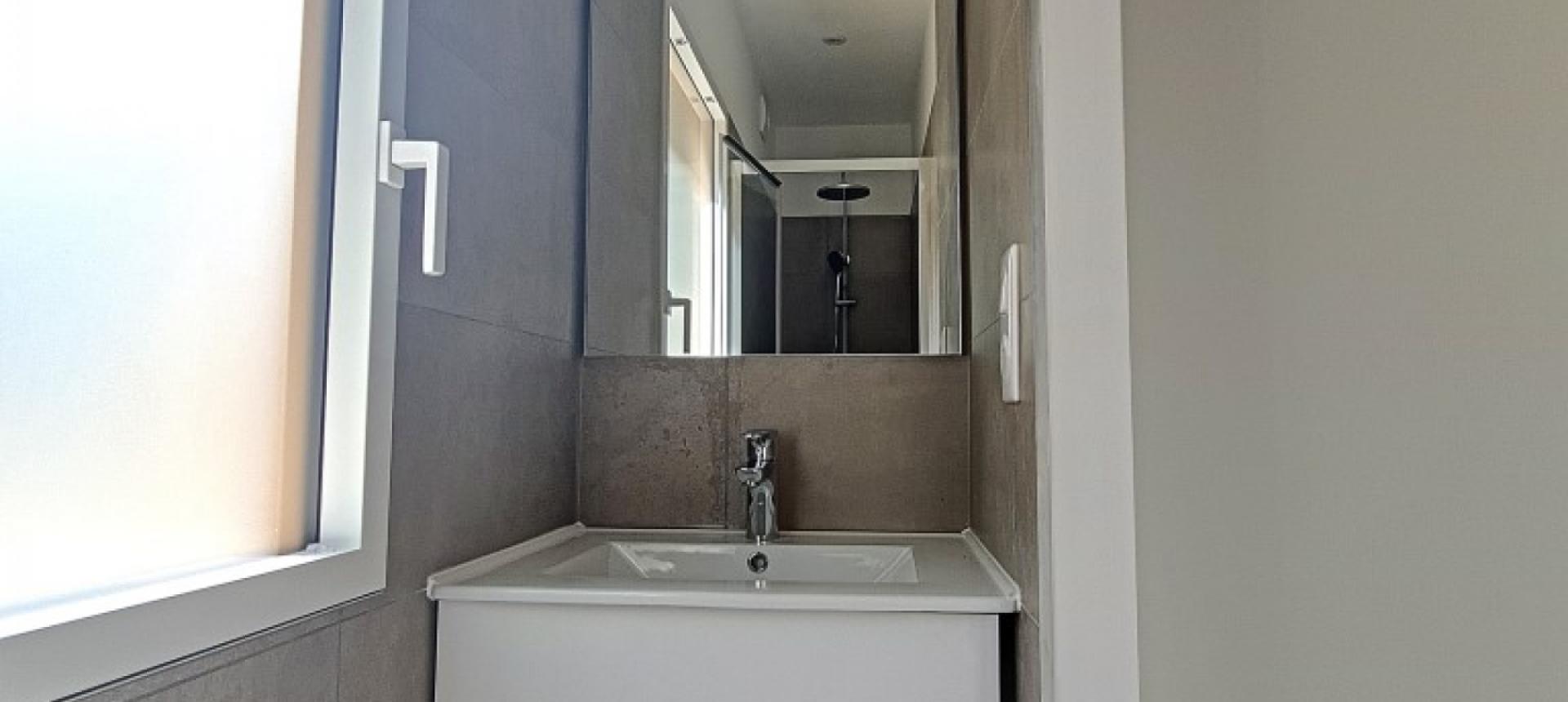 F3 à louer  Albert 1er Forcone salle de  douche