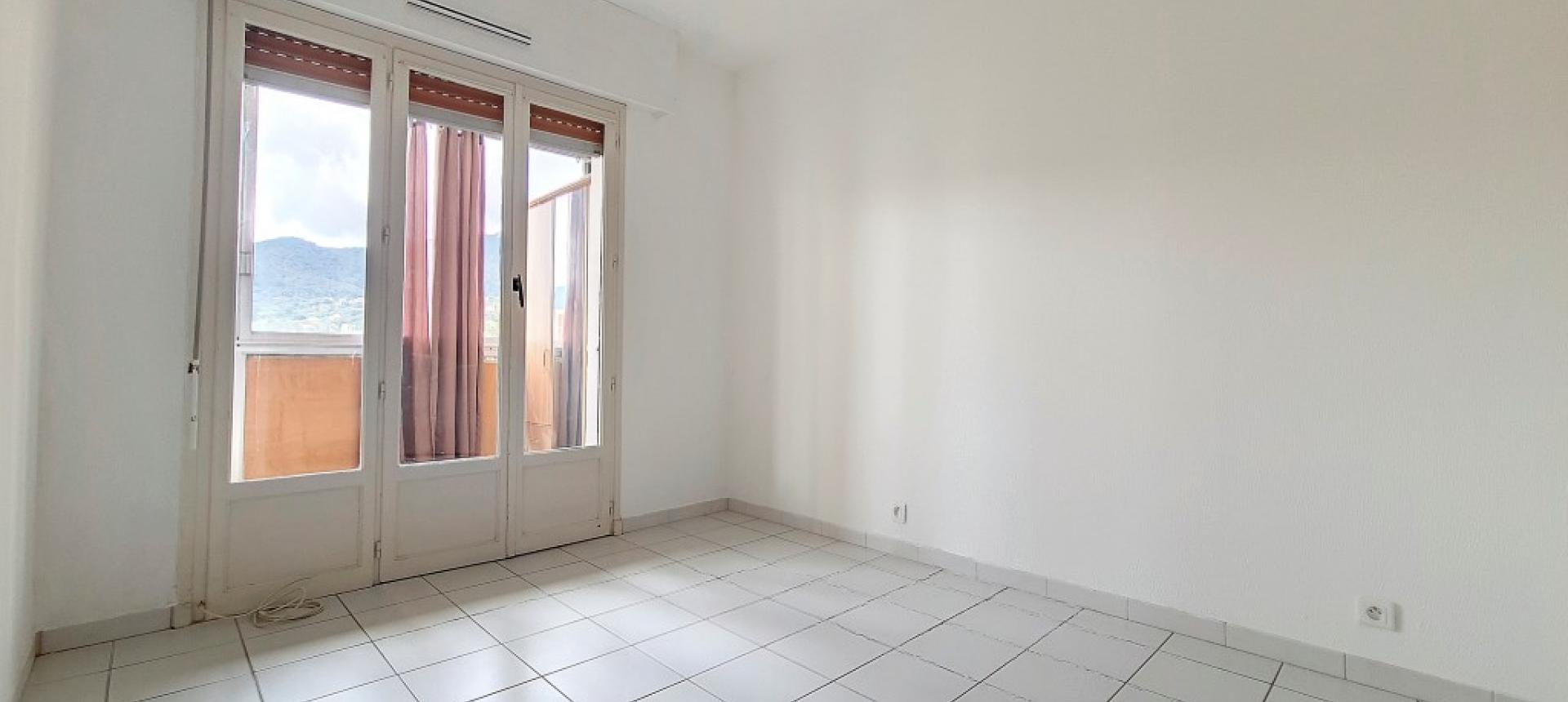F2 à louer Résidence d'Ajaccio chambre