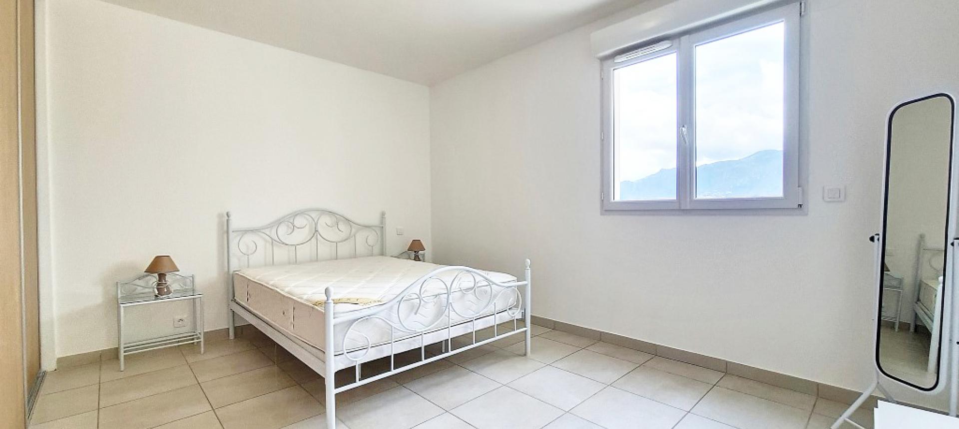 F2 meublé à louer Les arbousiers chambre