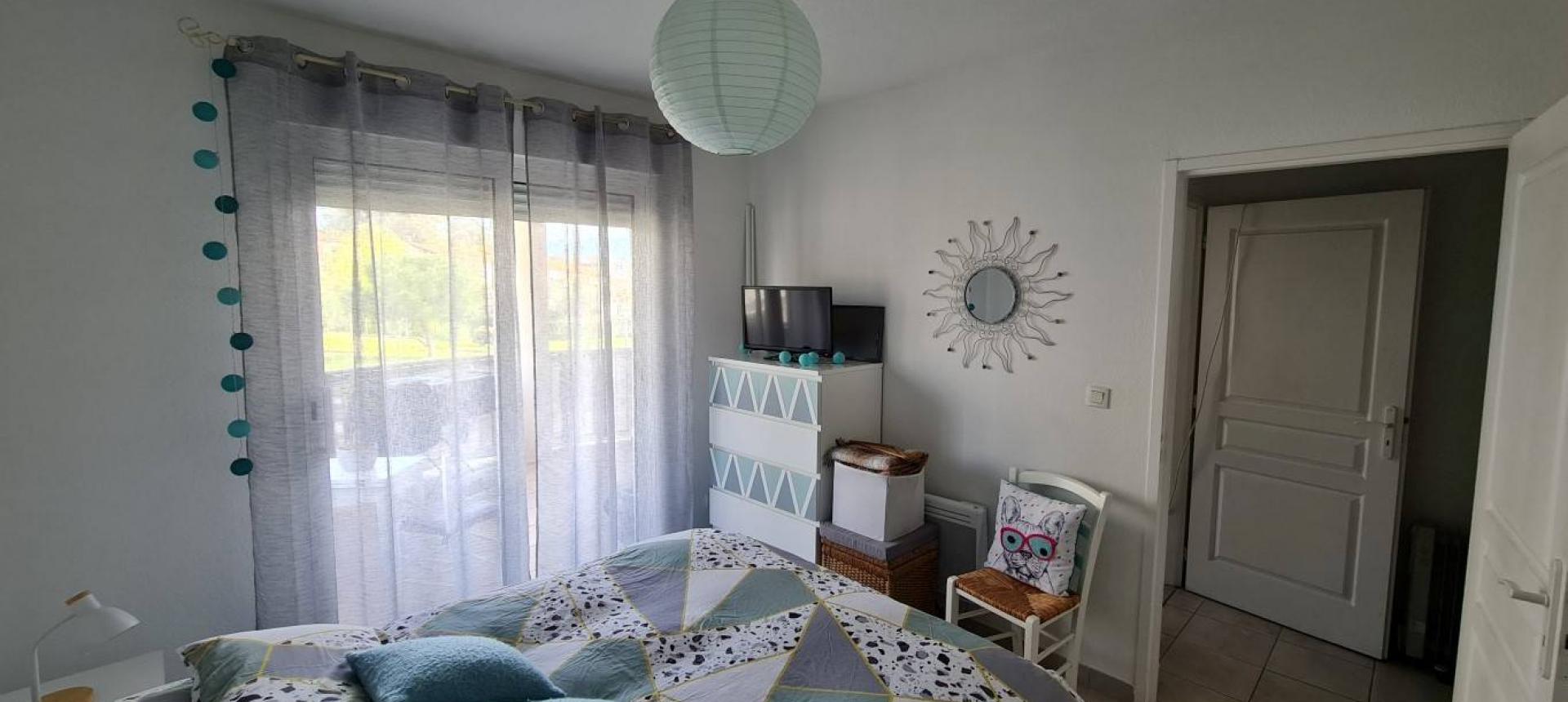 F2 A LOUER TERRASSES DES MILLELI CHAMBRE