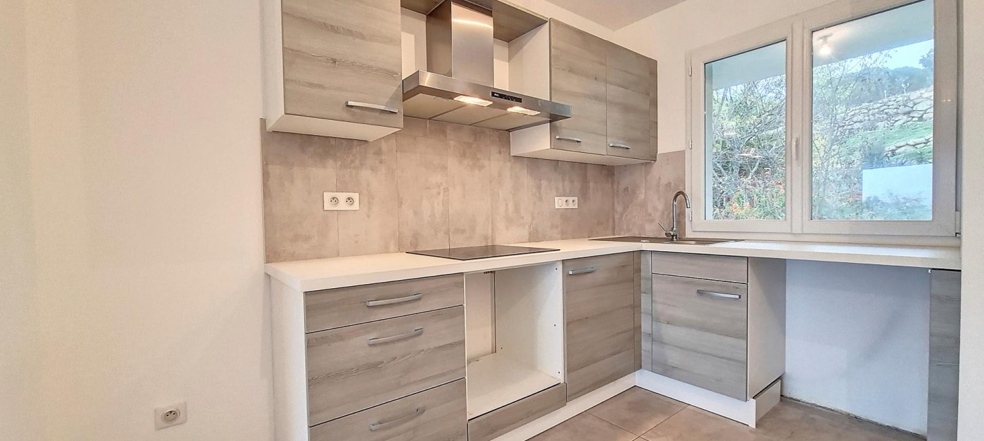 F2 à louer l'Oliveraie Afa cuisine