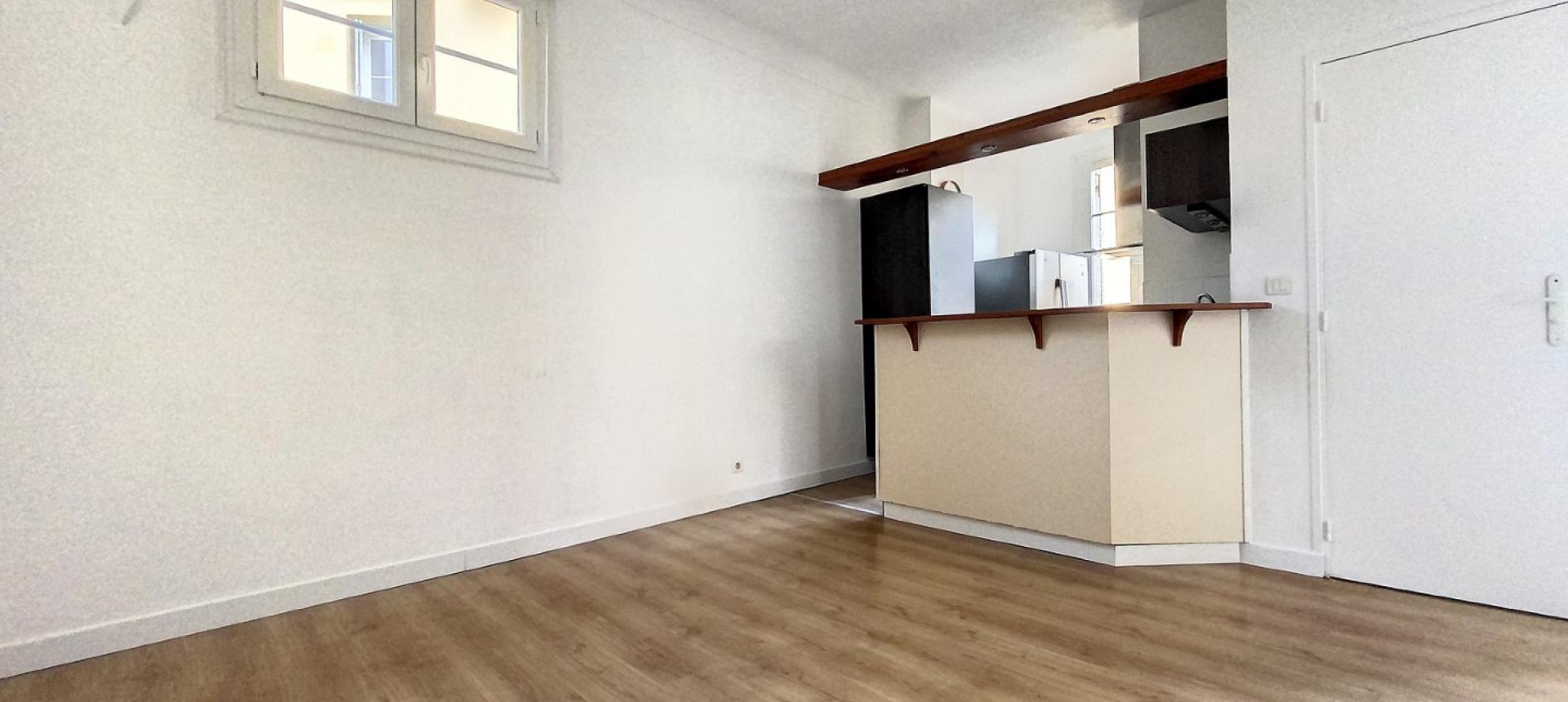 F3 à louer bd Mme Mère coin cuisine 