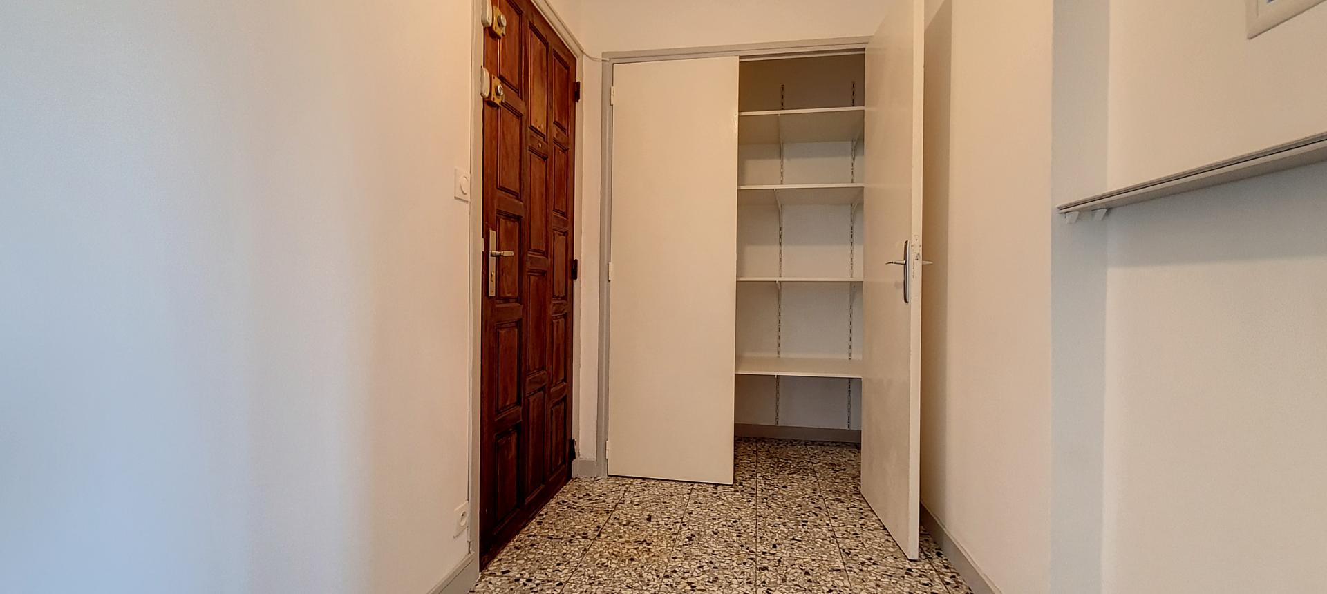 F3 à louer Loretto entrée appartement 