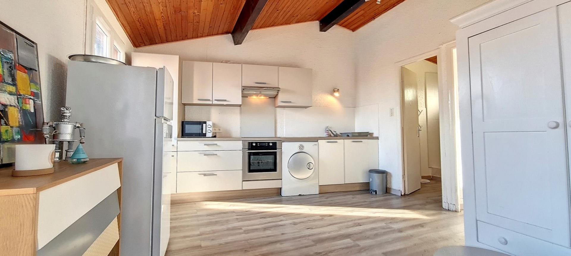 F2  à louer Agosta pièce à vivre 