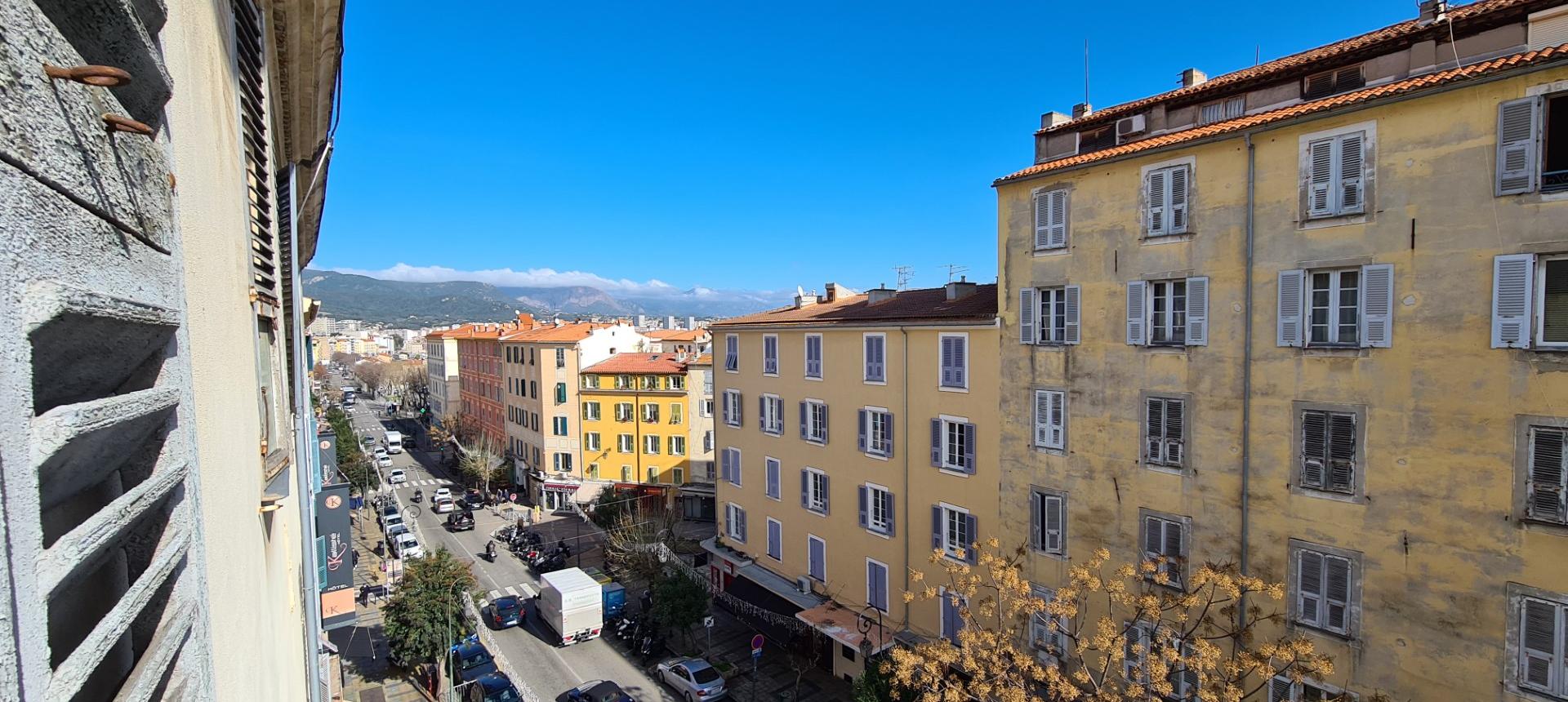 VENTE APPARTEMENT F3 - REFAIT A NEUF - HYPER CENTRE D'AJACCIO - COURS NAPOLEON - CHARME DE L'ANCIEN