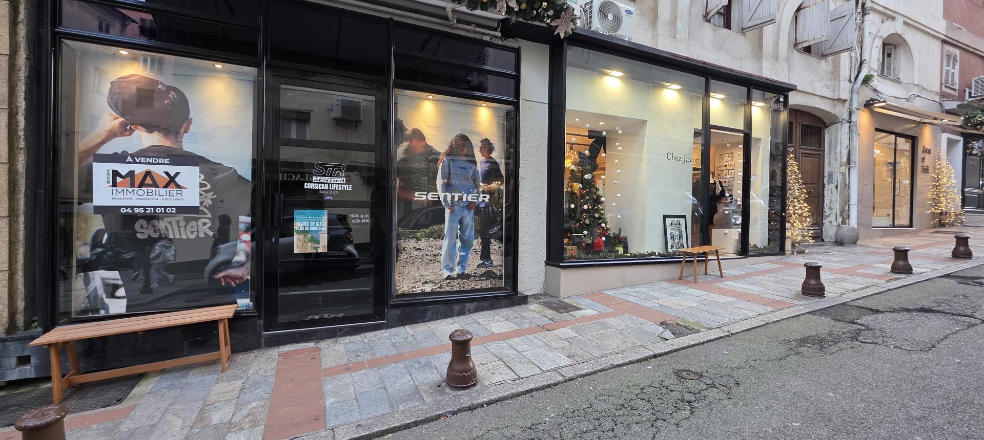 Ajaccio hyper centre ville local commercial emplacement numéro 1 pret a porter