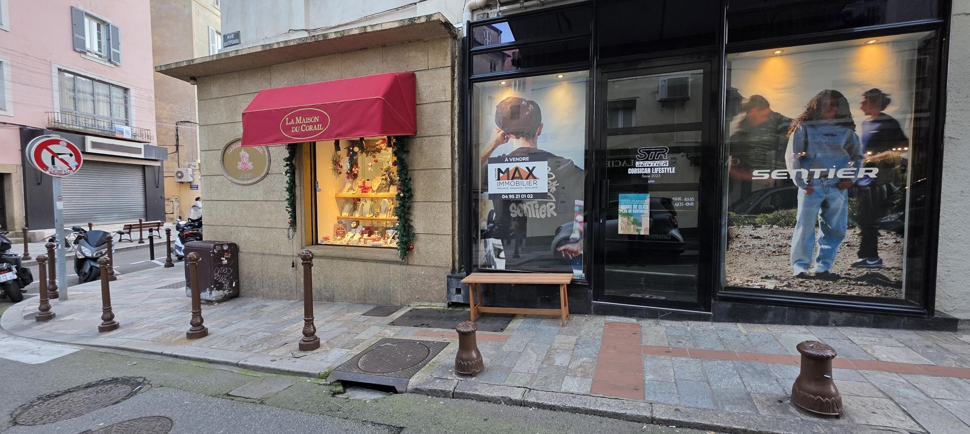 Ajaccio hyper centre ville local commercial emplacement numéro 1 pret a porter