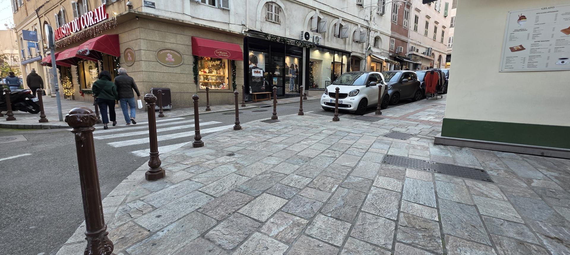 Ajaccio hyper centre ville local commercial emplacement numéro 1 pret a porter