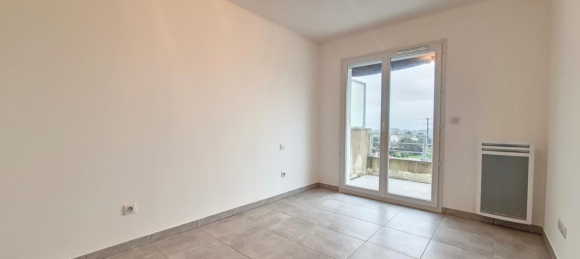 F2 à louer l'Oliveraie Afa chambre