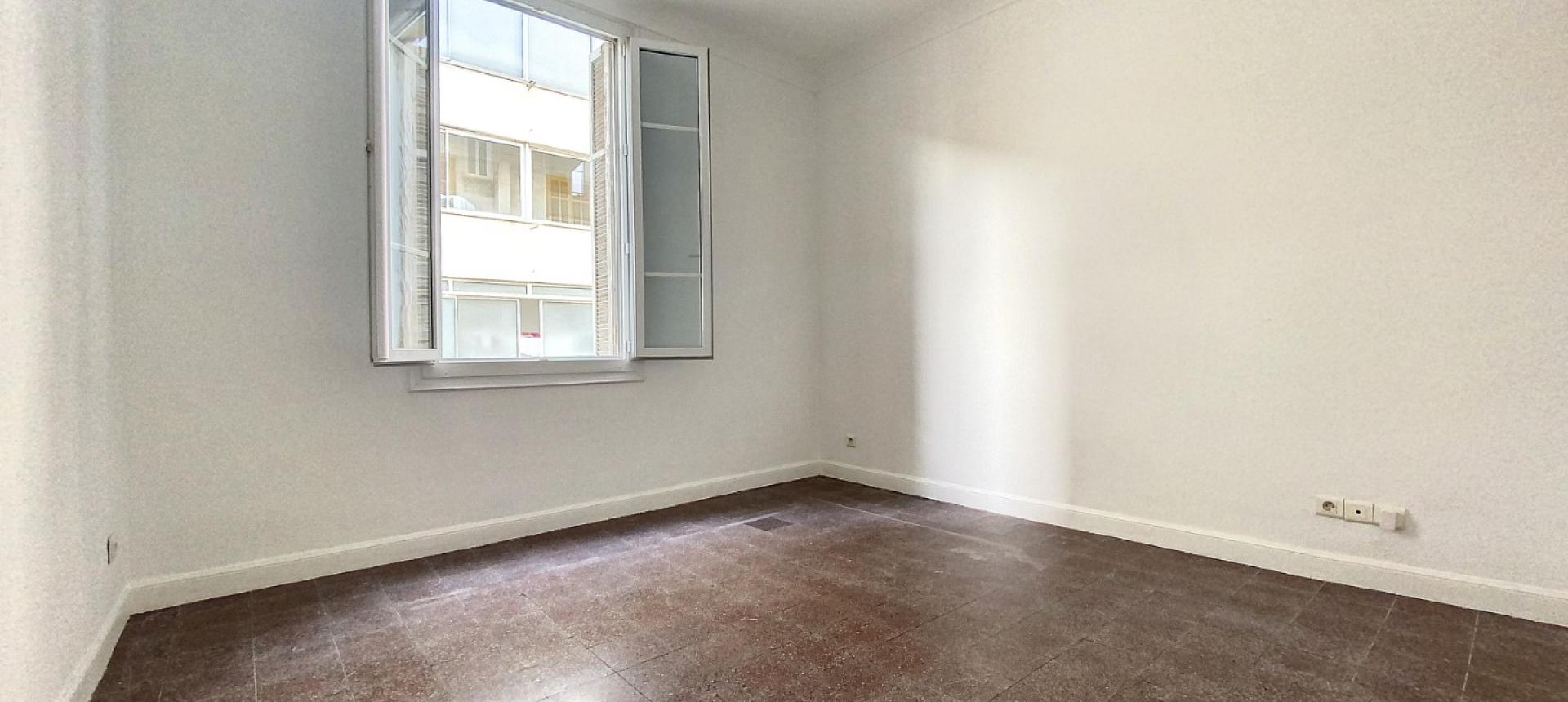 F3 à louer bd Mme Mère chambre 