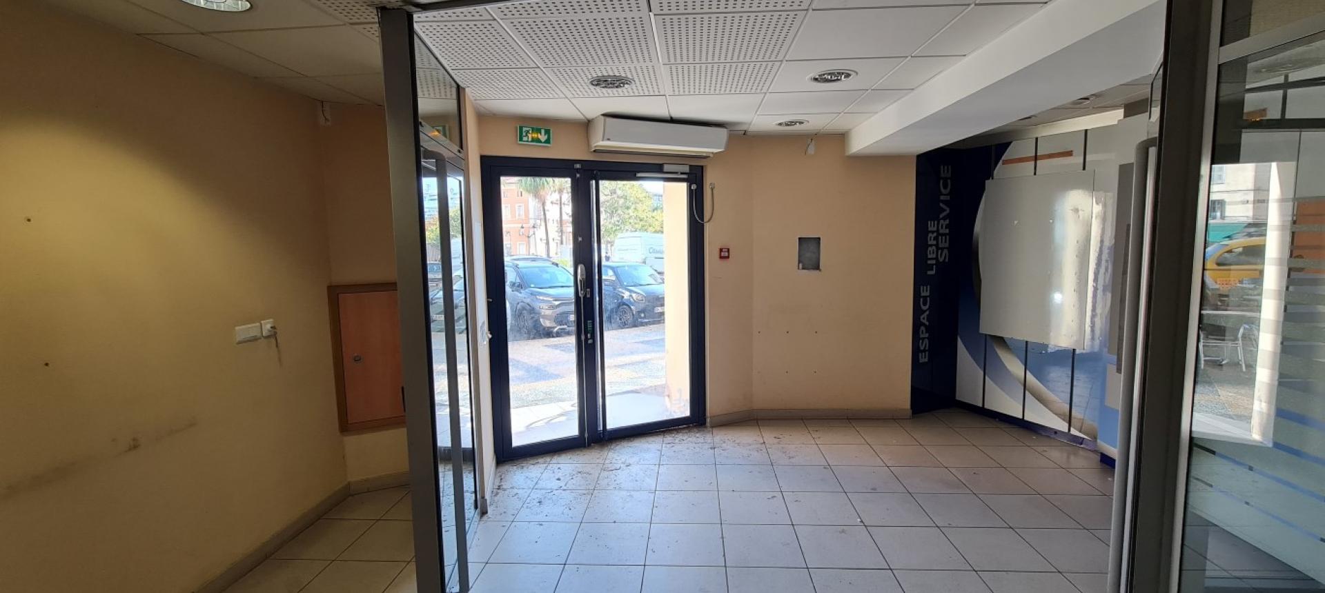 Local à louer centre ville entrée