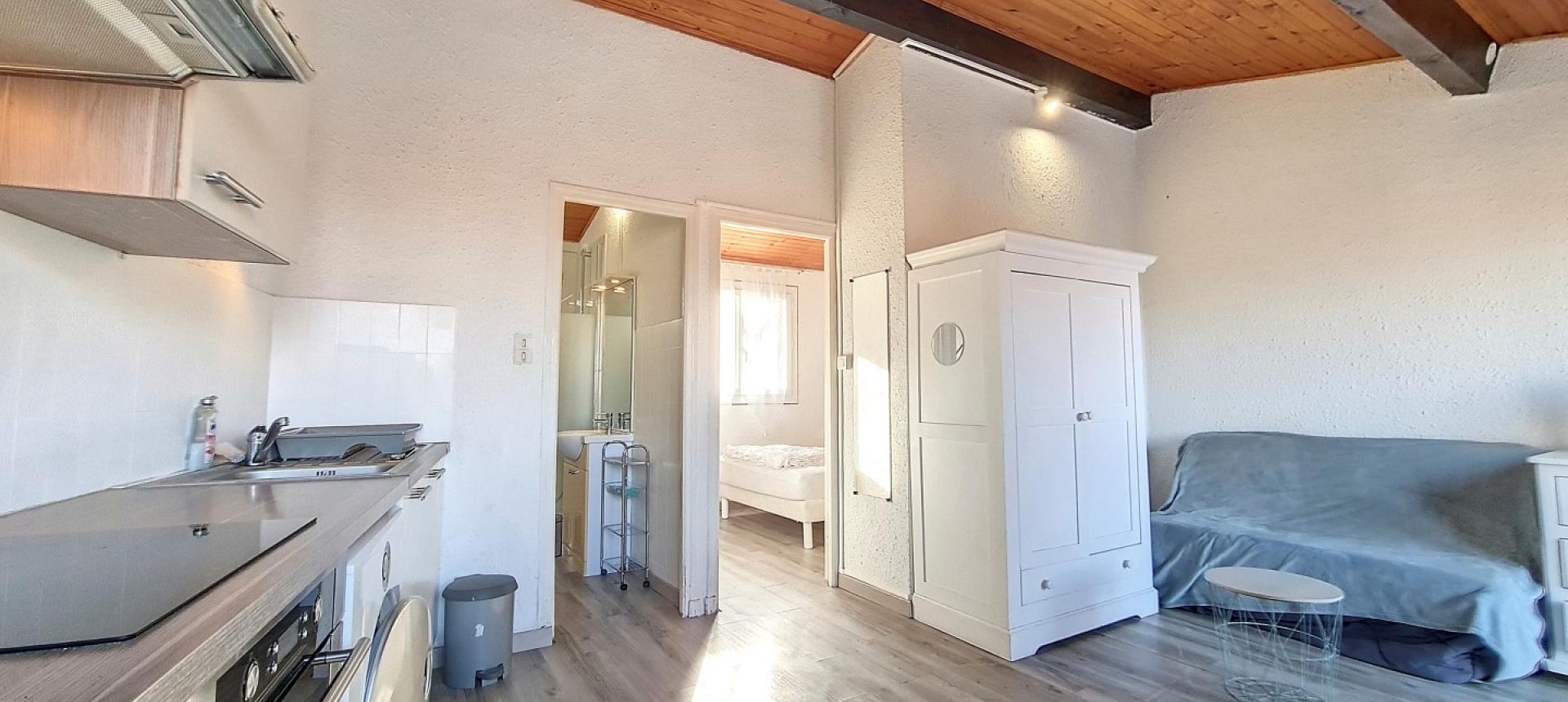 F2  à louer Agosta pièce à vivre 