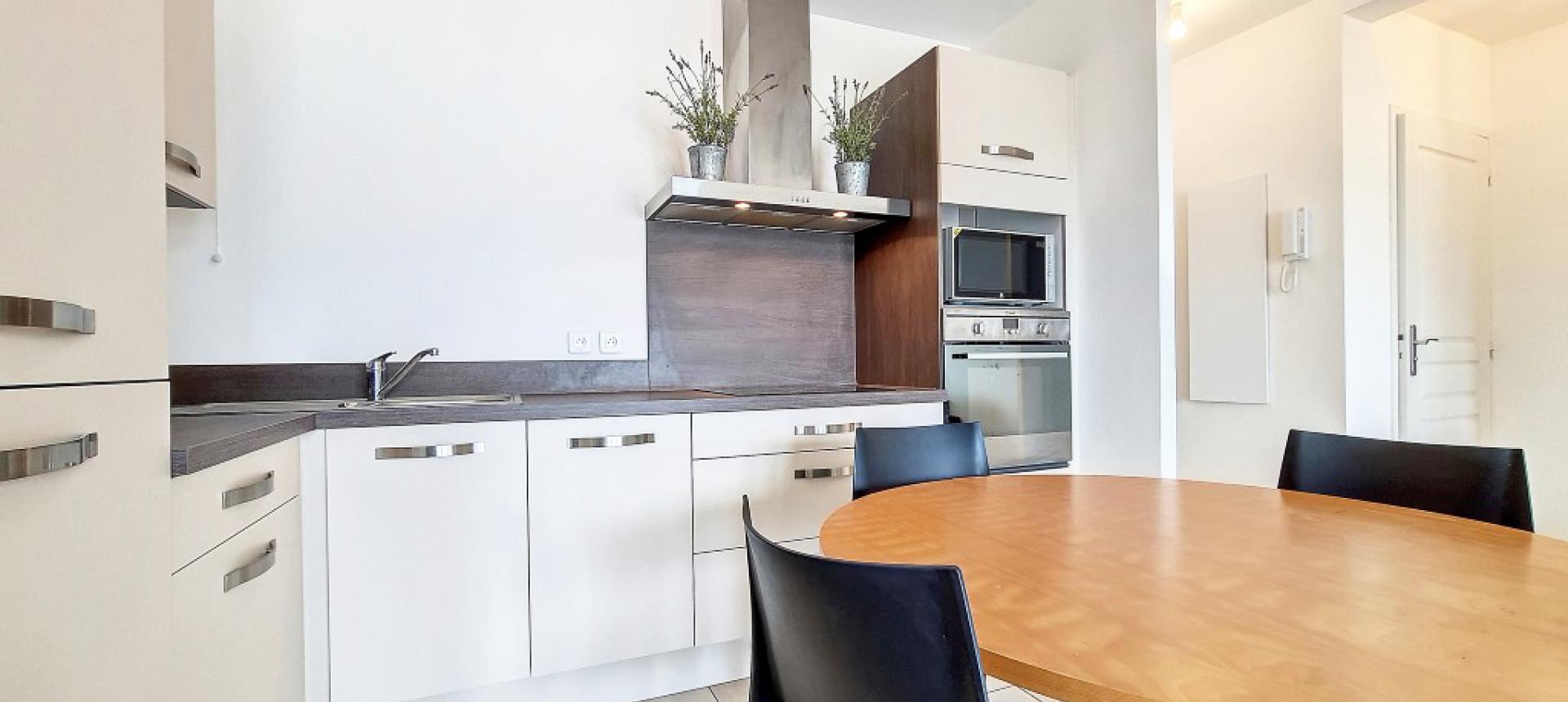 F2 meublé à louer Les arbousiers cuisine