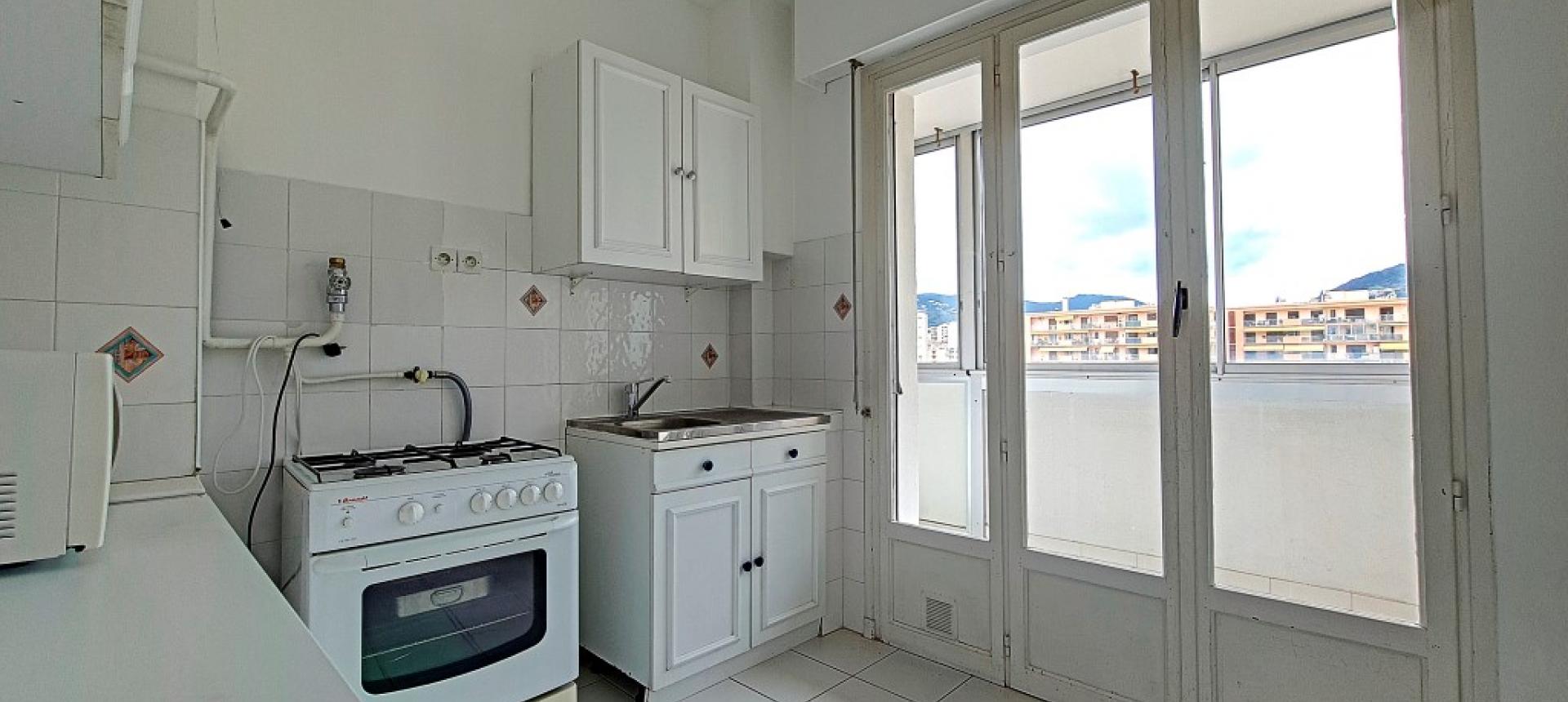 F2 à louer Résidence d'Ajaccio cuisine
