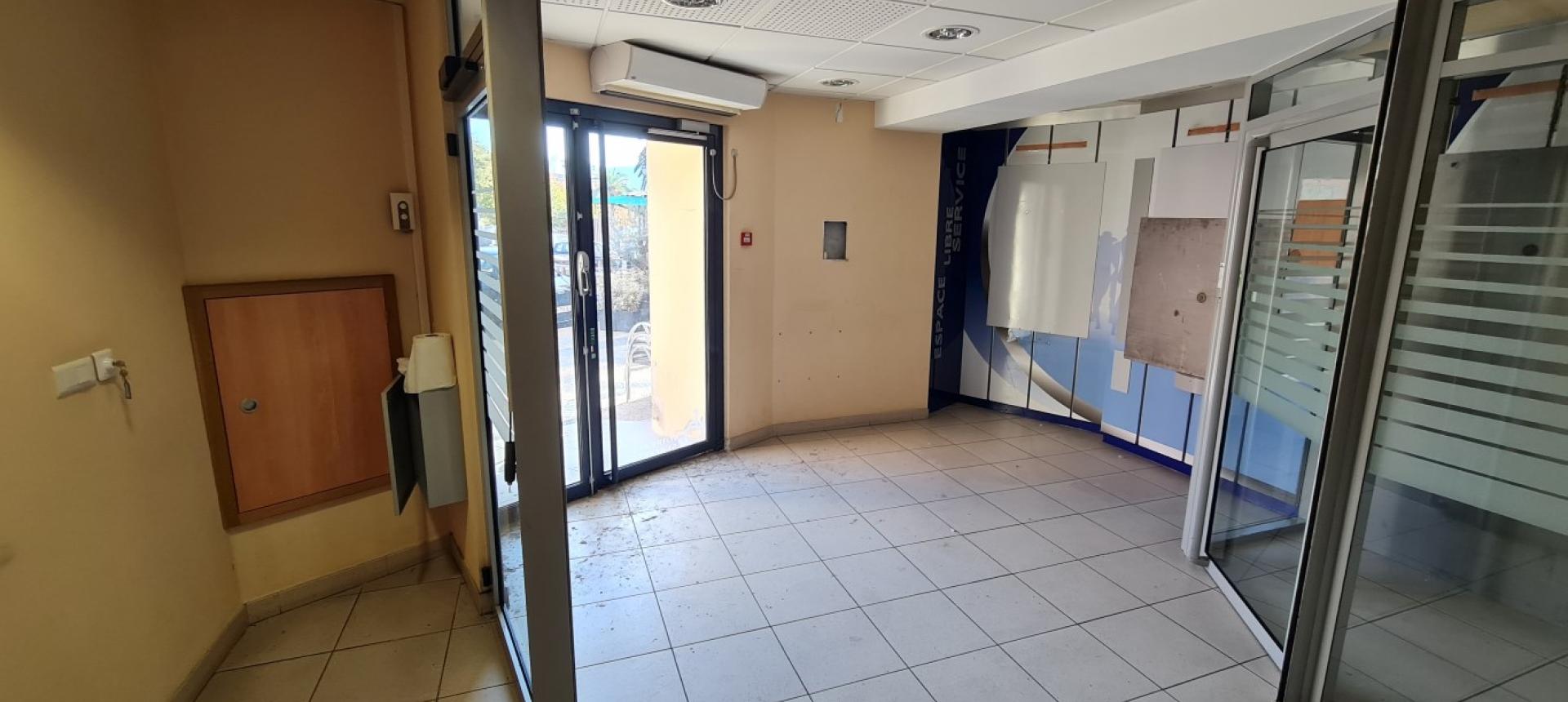 Local à louer centre ville entrée