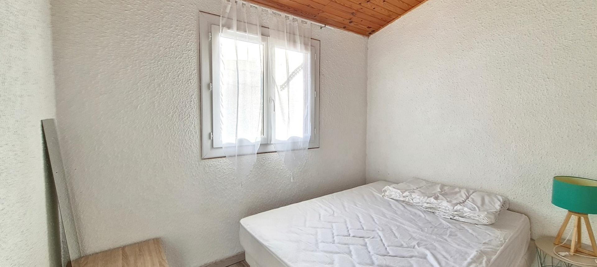 F2  à louer Agosta chambre 