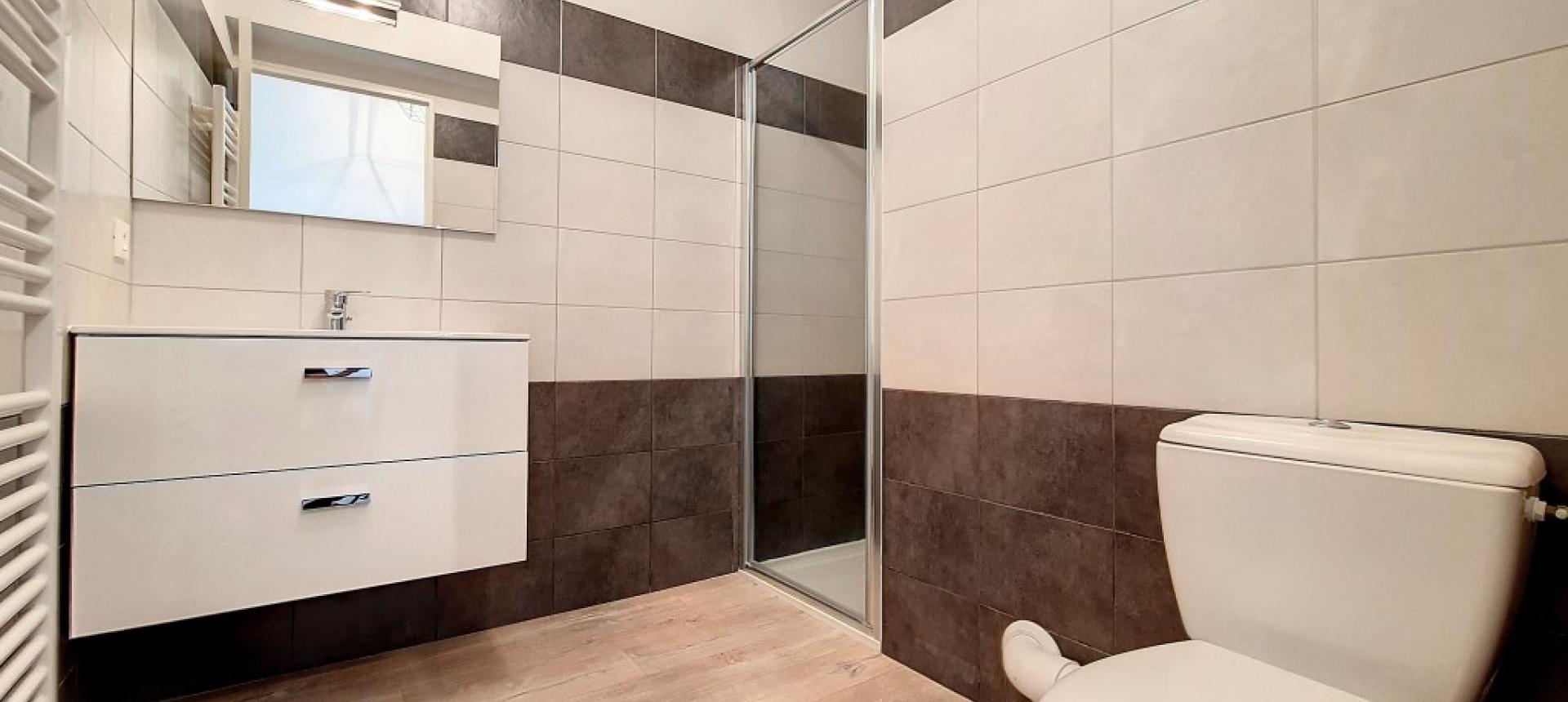 F1 à louer Résidence Opera salle de douche 