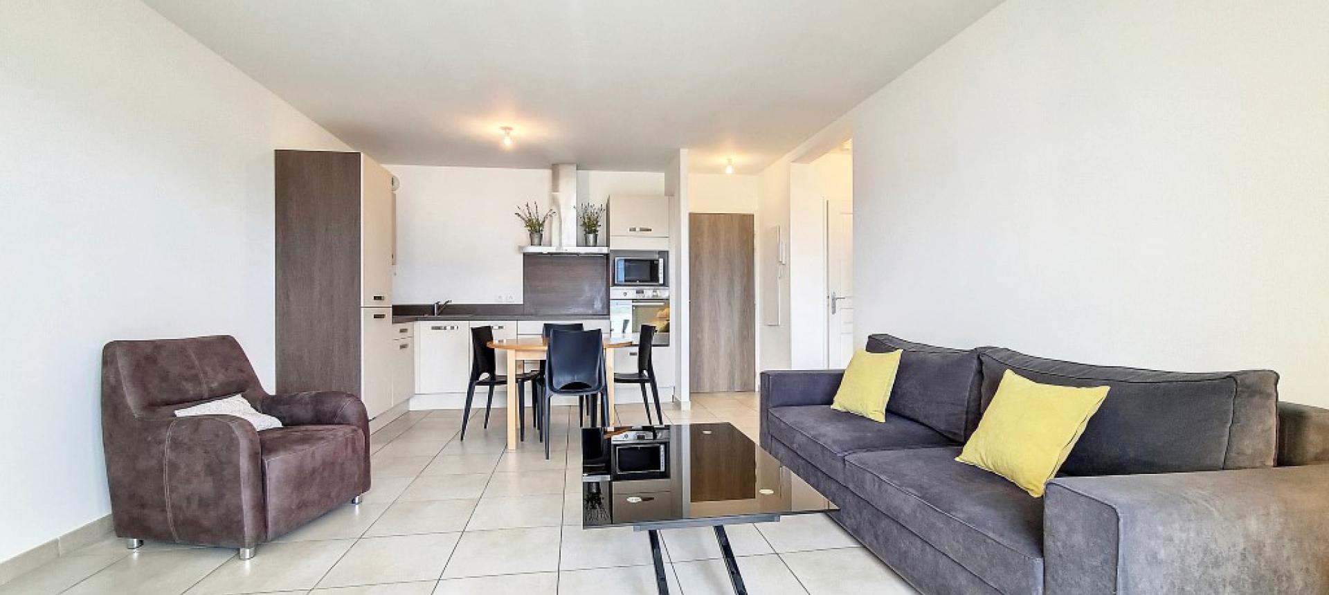 F2 meublé à louer Les arbousiers pièce principale séjour