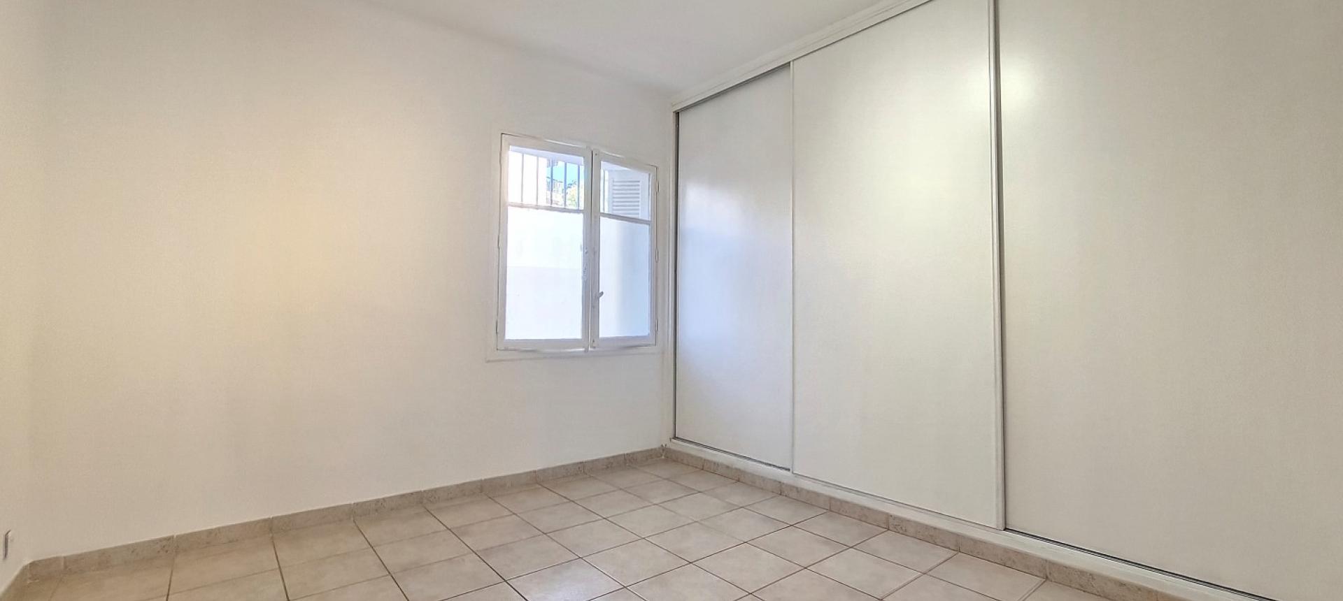 F3 à louer Marengo Trottel chambre 1