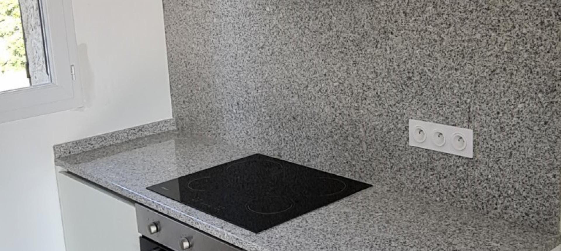 F2 à louer Vitullo coin cuisine 
