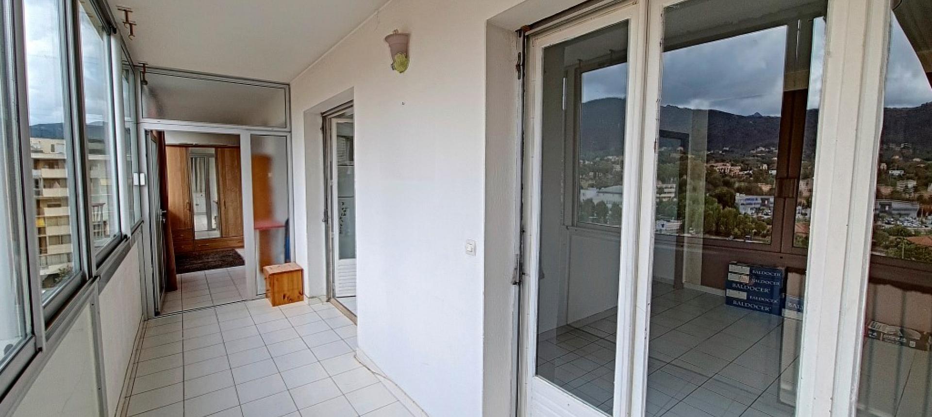 F2 à louer Résidence d'Ajaccio loggia