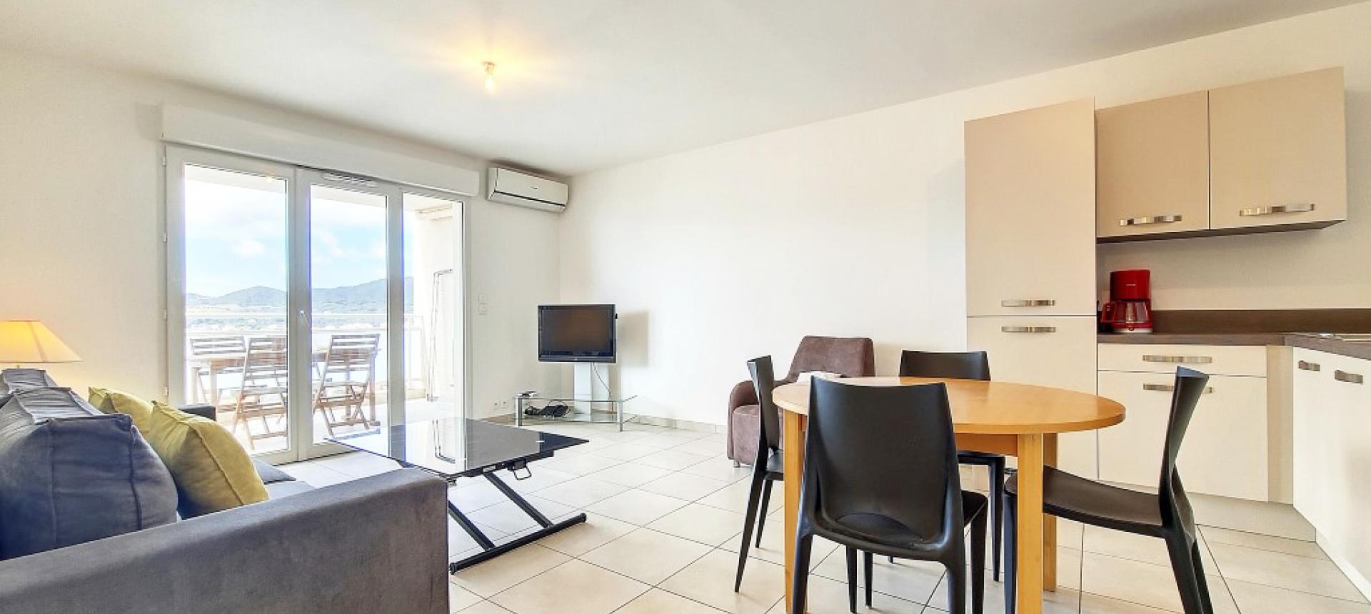 F2 meublé à louer Les arbousiers pièce principale séjour