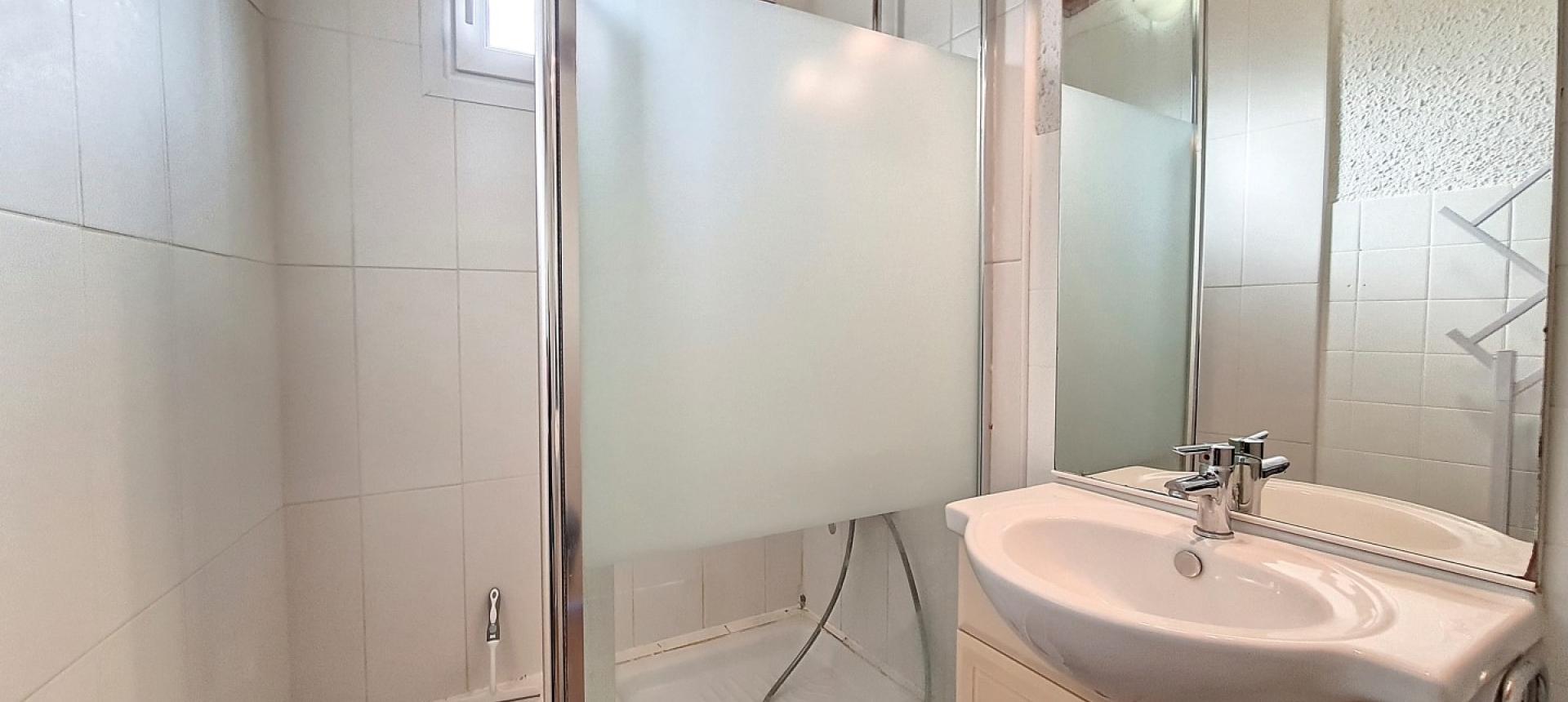 F2  à louer Agosta salle d'eau WC