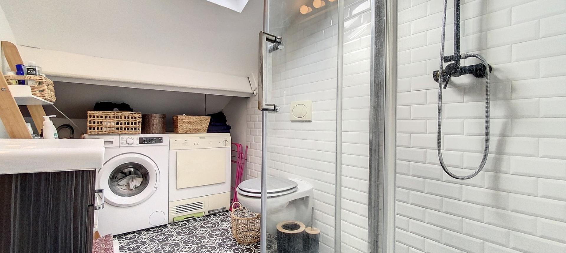 F2 meublé BD Maglioli salle de douche 