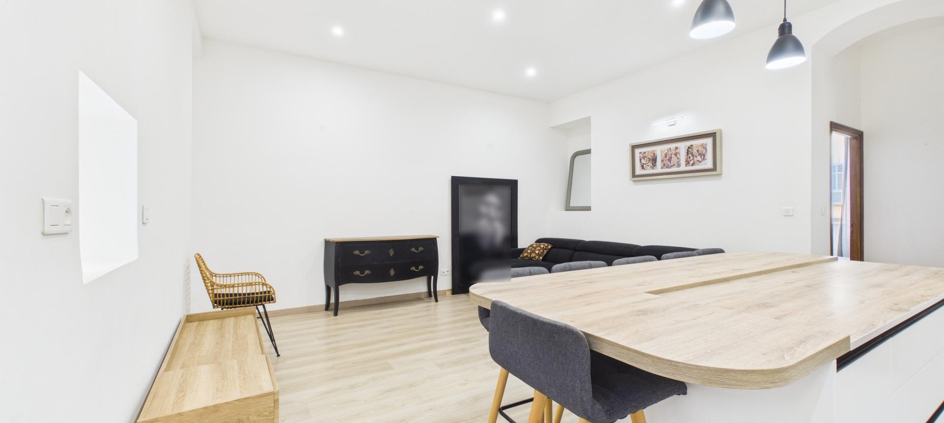 A vendre F4 rénové secteur Tribunal