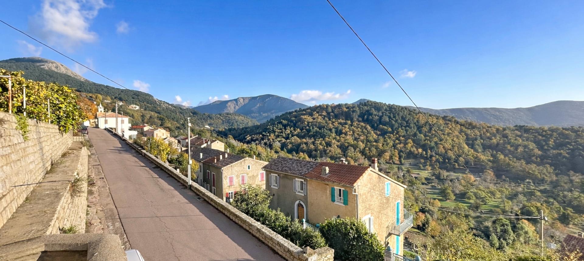 A vendre  F2 au coeur du village d'Evisa