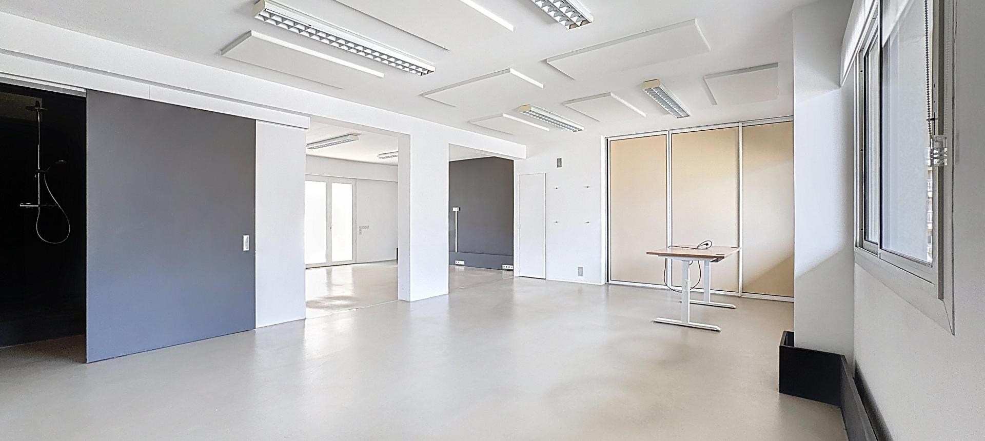 Local 86 m²  à usage de bureaux   ou professionnel à la location à Ajaccio
