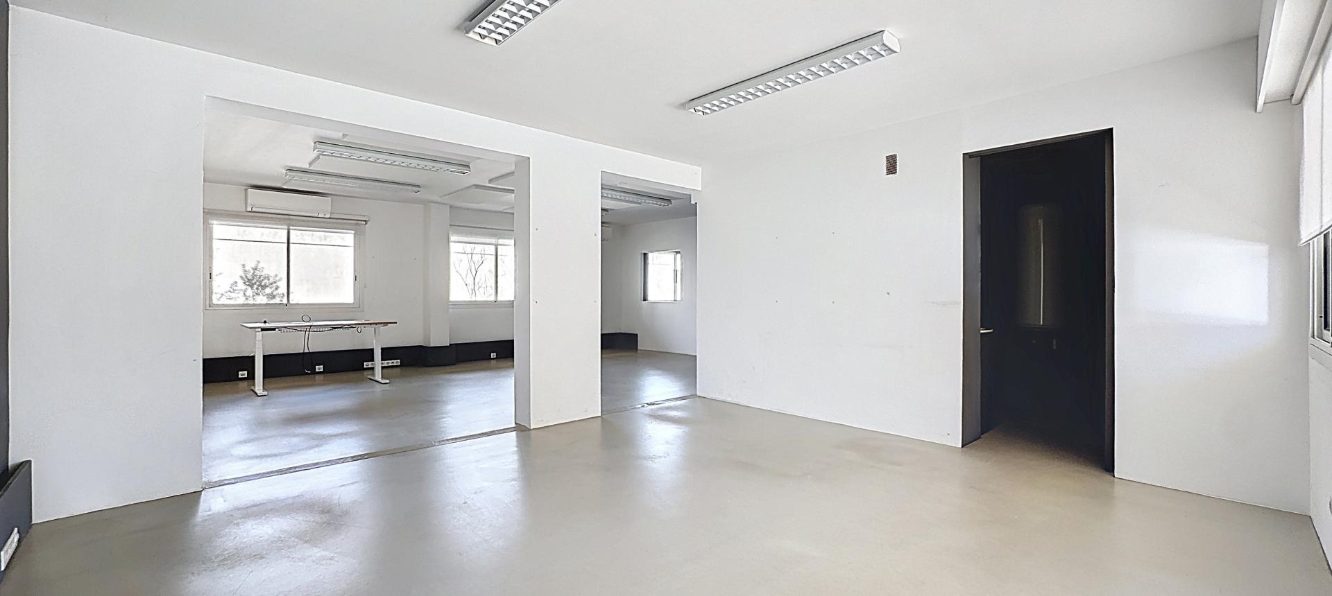 Local 86 m²  à usage de bureaux   ou professionnel à la location à Ajaccio