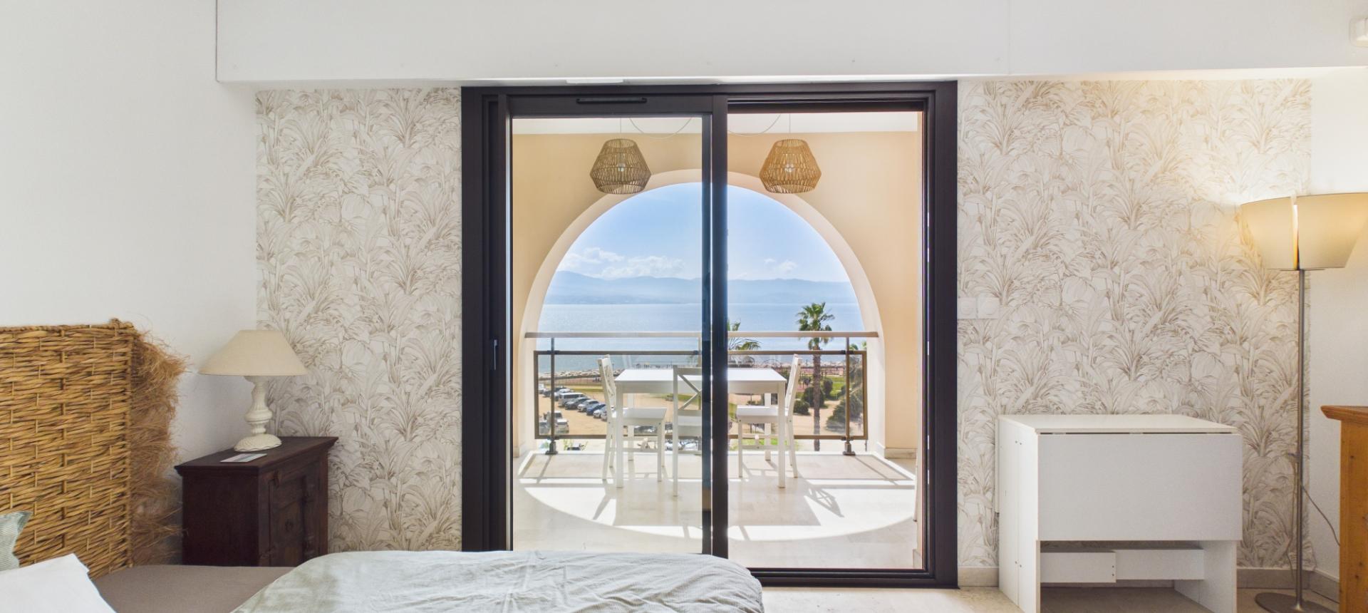 A vendre Studio avec terrasse et Vue Mer, Triangle d'Or