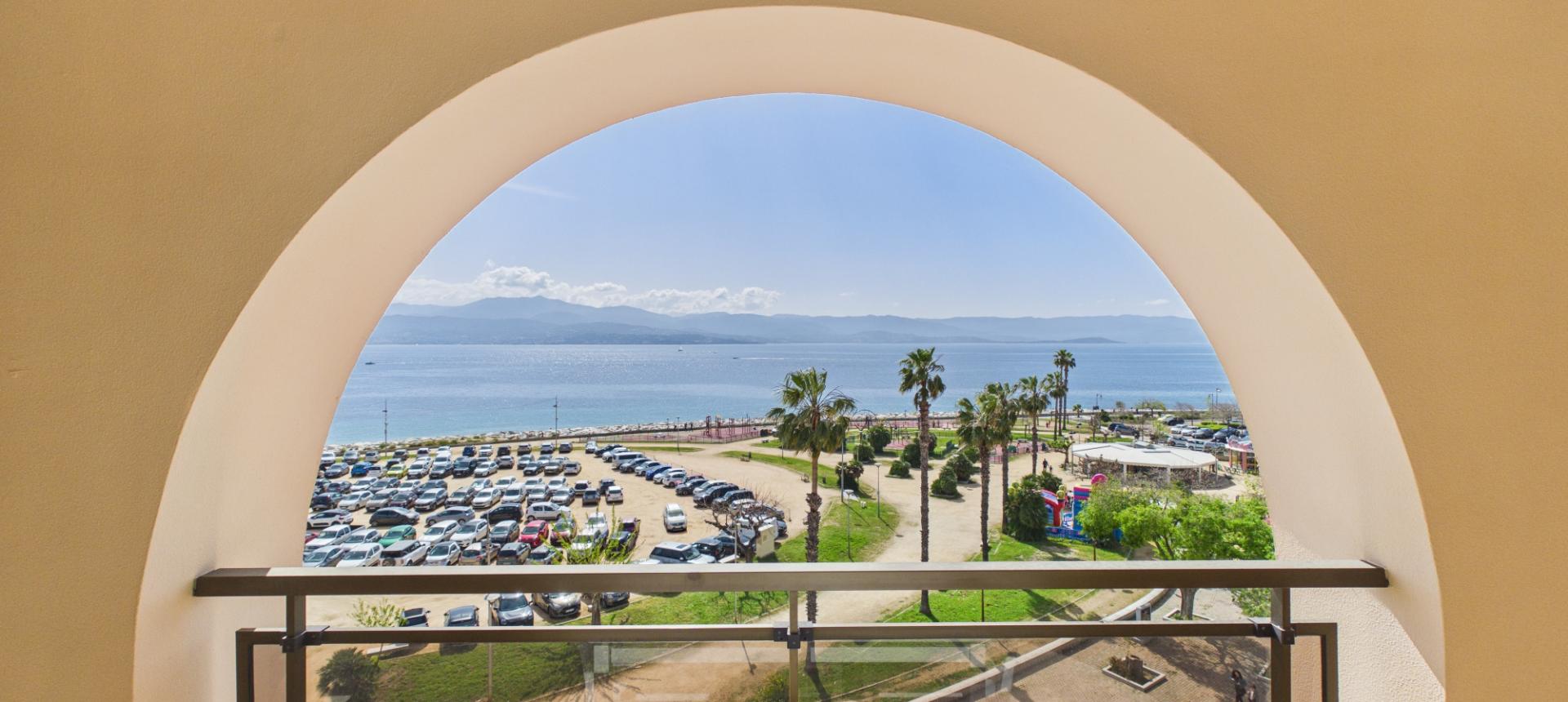 A vendre Studio avec terrasse et Vue Mer, Triangle d'Or