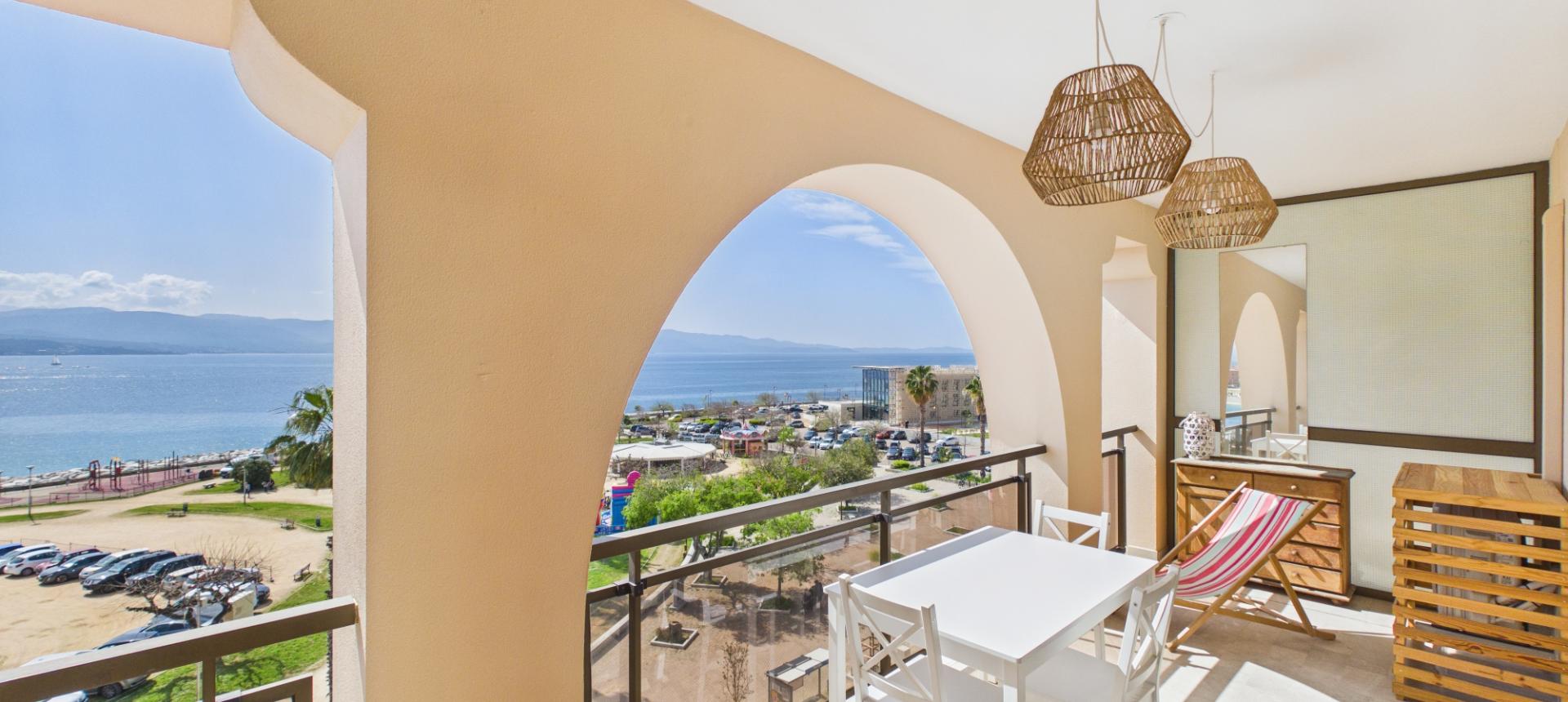 A vendre Studio avec terrasse et Vue Mer, Triangle d'Or