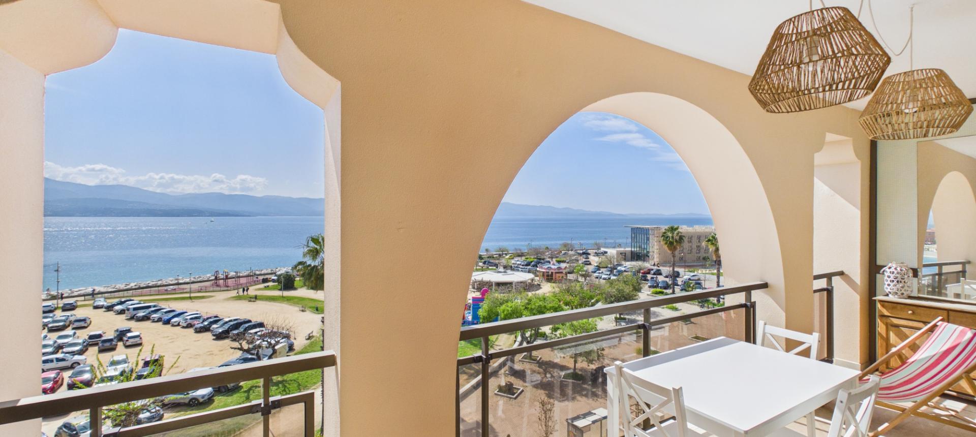 A vendre Studio avec terrasse et Vue Mer, Triangle d'Or