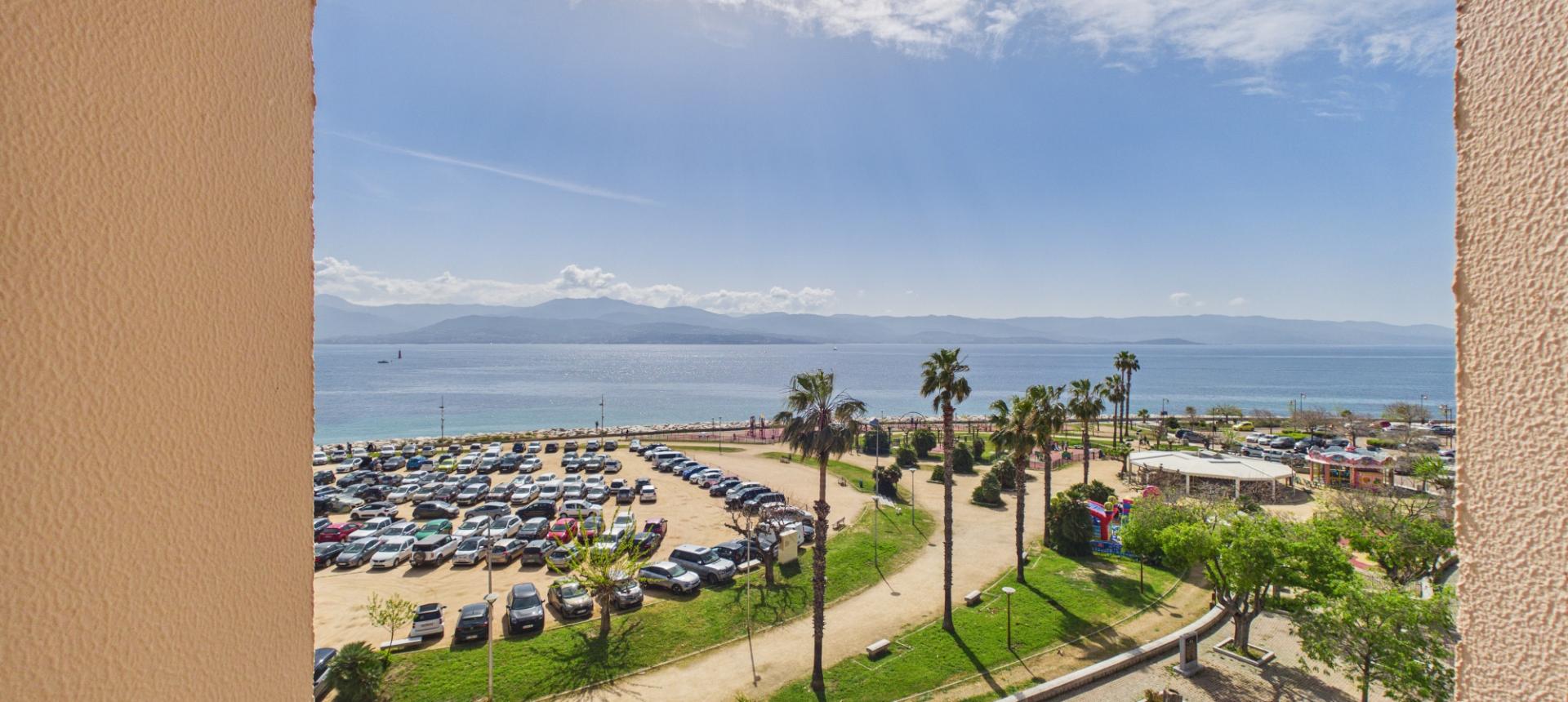 A vendre Studio avec terrasse et Vue Mer, Triangle d'Or