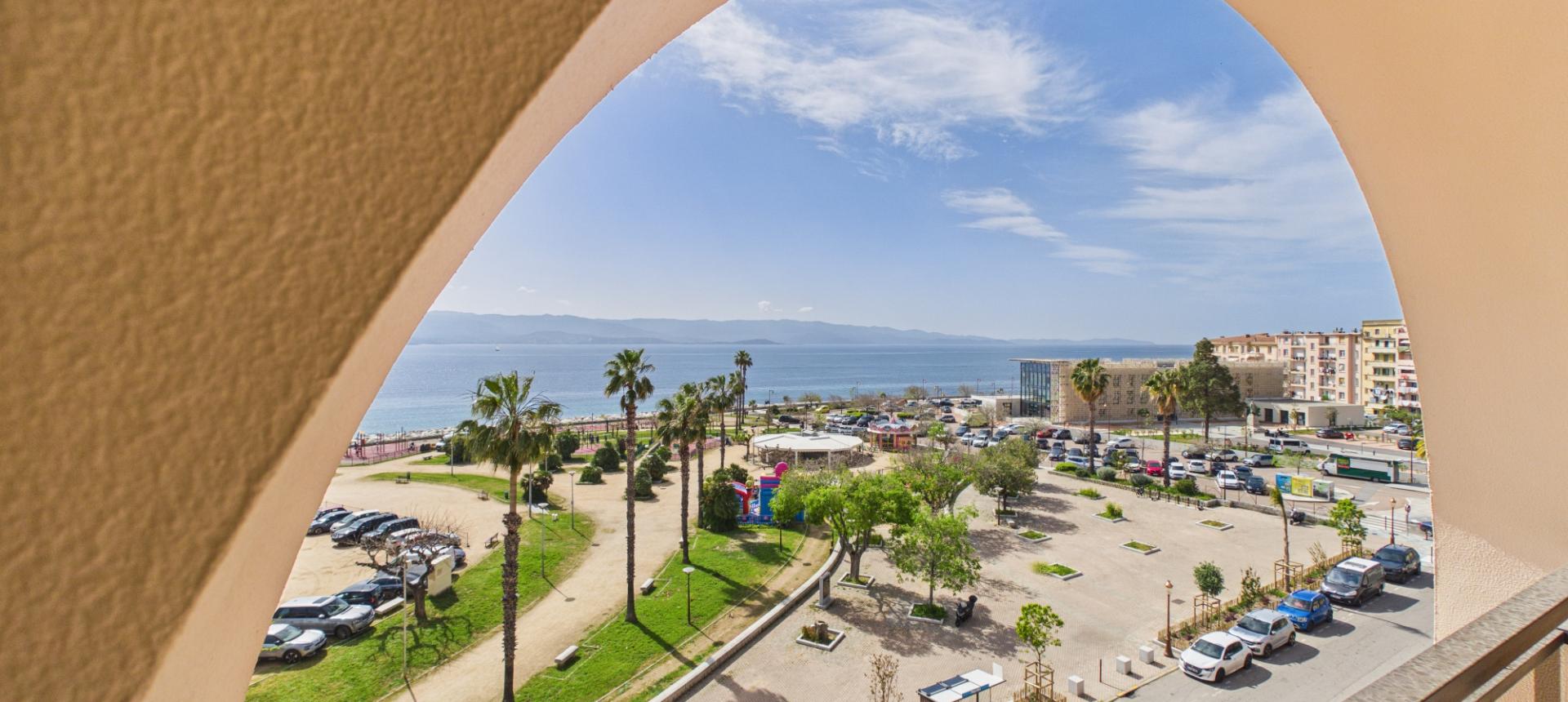 A vendre Studio avec terrasse et Vue Mer, Triangle d'Or