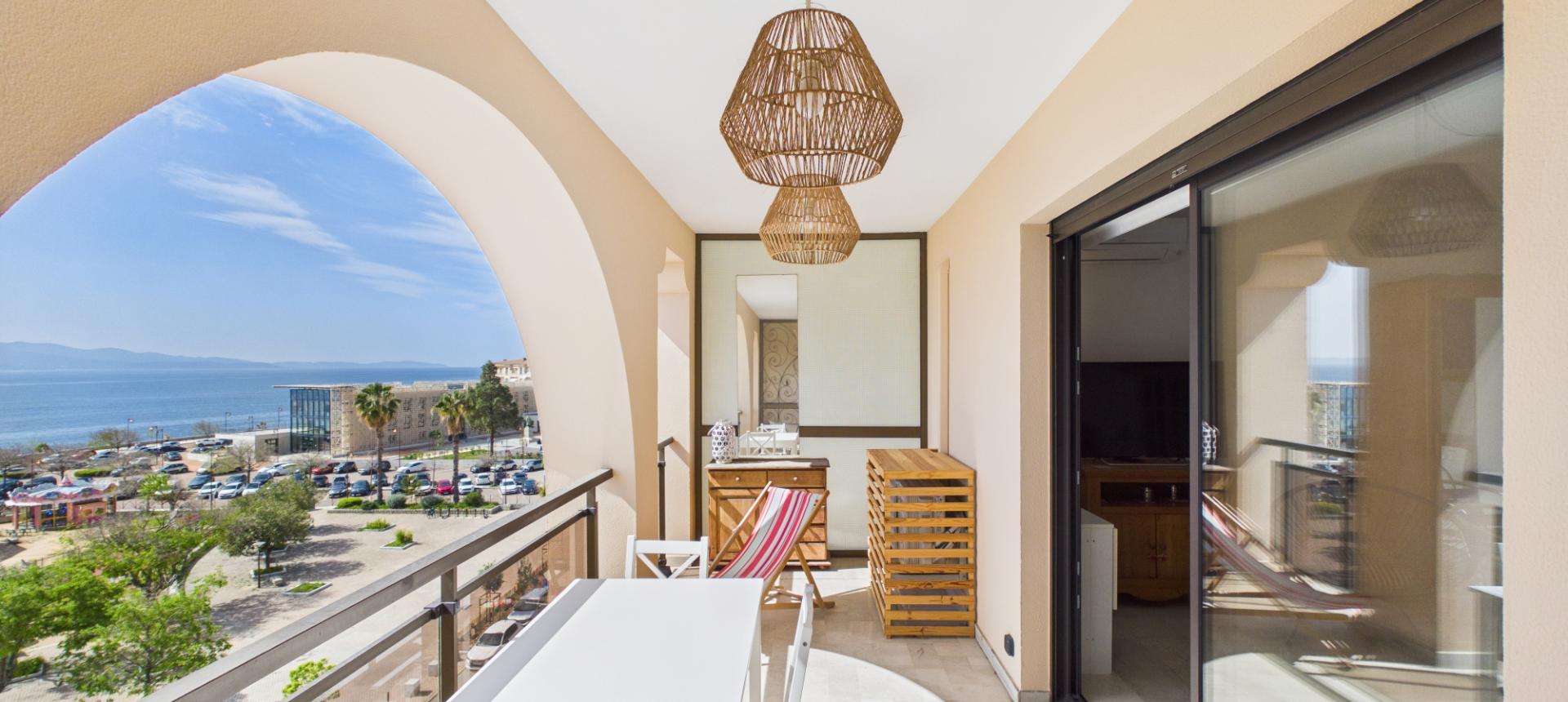 A vendre Studio avec terrasse et Vue Mer, Triangle d'Or